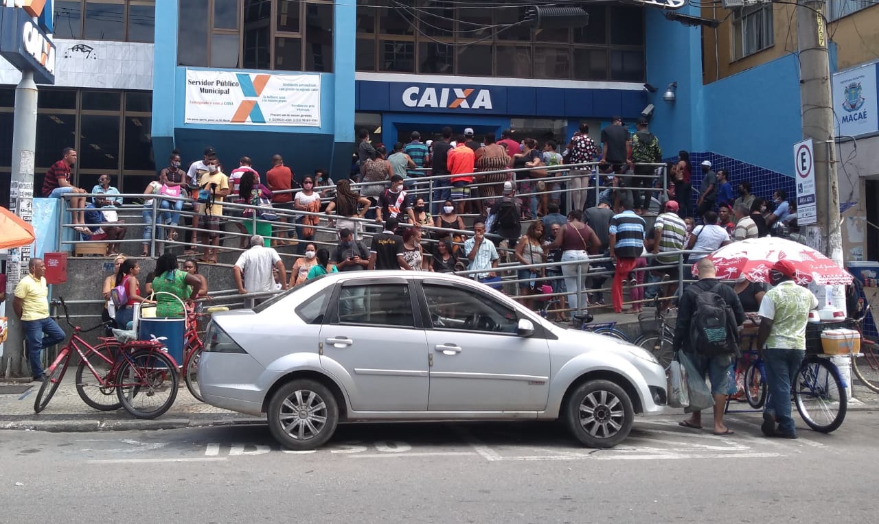 Em Macaé, durante todo o dia houve uma grande fila na agência do centro da cidade
